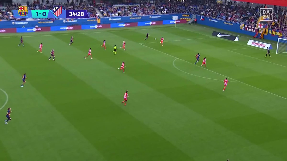 El museo de arte del FC Barcelona Femení 🎨 Salma Paralluelo sacando el pincel a pasear 🖌️ ¡EN ESTE PARTIDO SOLO SE METEN GOLAZOS! 😳 #LigaFenDAZN ⚽️