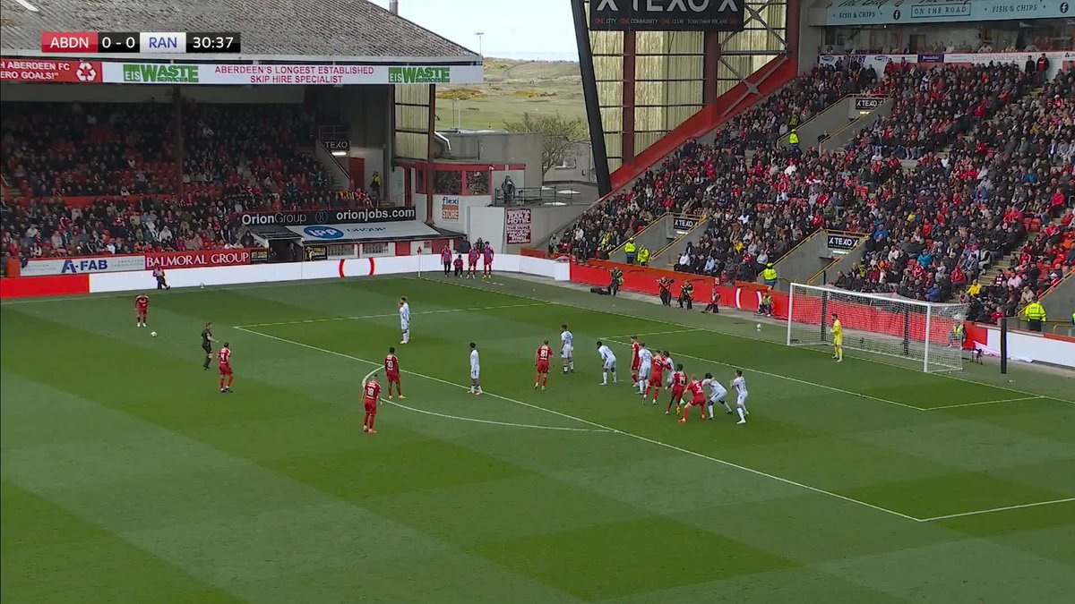 💥 "Some strike, some hit!" Leighton Clarkson's free-kick gives Aberdeen the lead against Rangers! ⤵️
