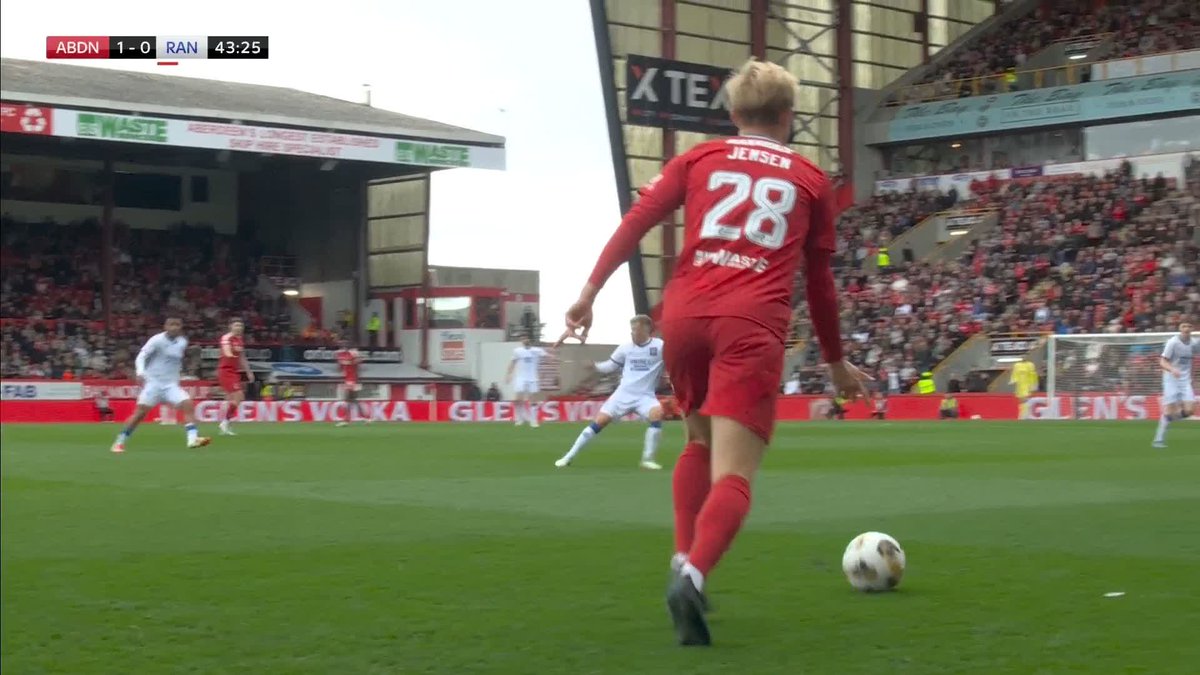 🕺 Aberdeen are in the mood today! Pape Guèye celebrates doubling the lead vs Rangers! ⤵️