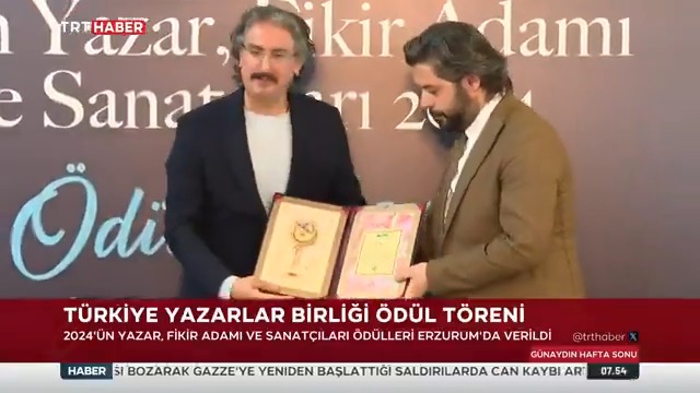 TRT'ye 5 dalda ödül... Türkiye Yazarlar Birliği 'Yılın Yazar, Fikir Adamı ve Sanatçıları' 2024 ödülleri, Erzurum'da sahiplerini buldu. TRT yapımlarından Gassal, Gönül Dağı Yolculuğu ve Rafadan Tayfa ödüle layık görüldü.
