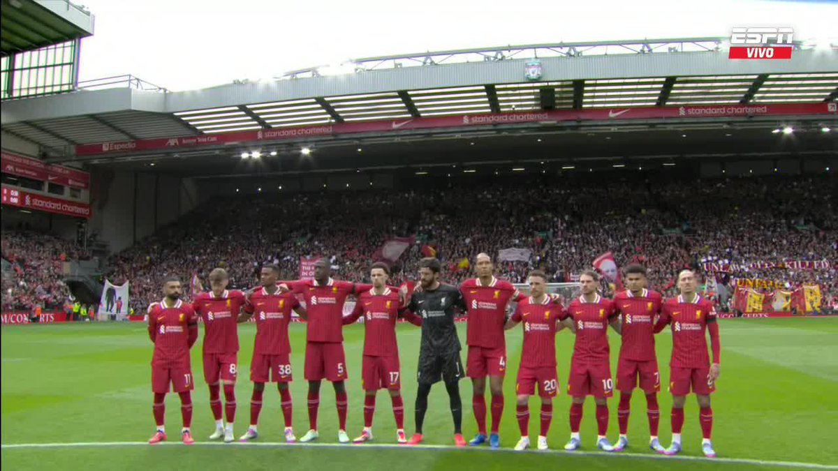 ❤️ Momento de disfrutar el infaltable YNWA de Anfield ❤️ 📺 Mirá la #Premier por #DisneyPlus