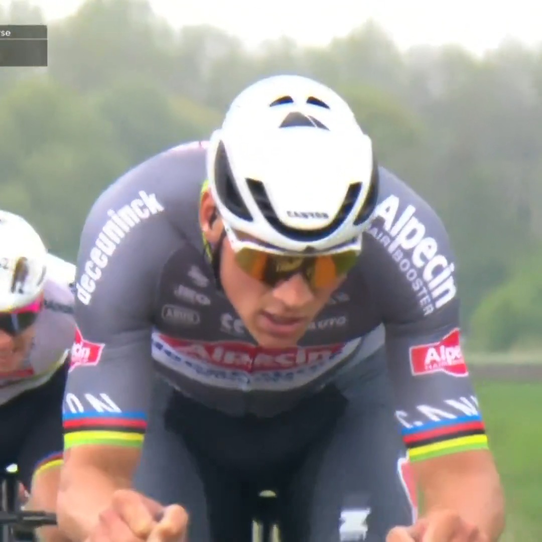 Mathieu van der Poel putting Tadej Pogacar under pressure! #ParisRoubaix 📺: Peacock