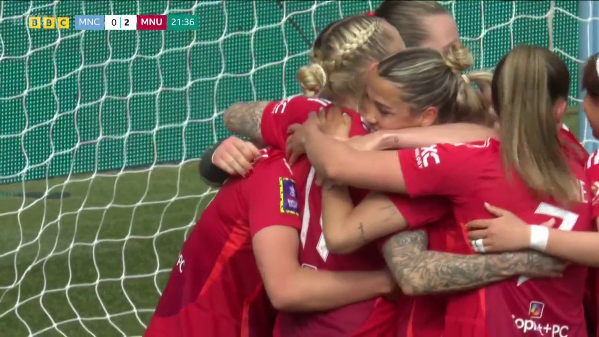 Grace Clinton makes it two! 😯 The defending champions may well be heading back to Wembley 🏟