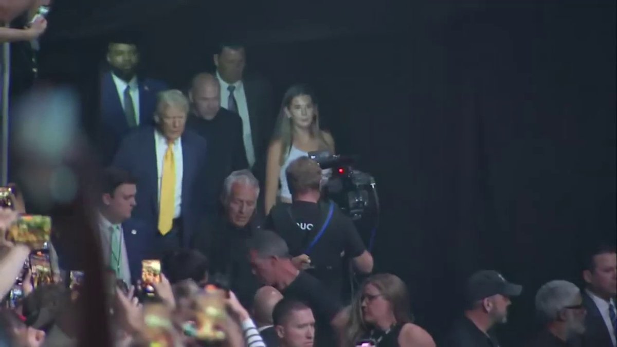 .Donald J. Trump returned to the octagon on Saturday to take in UFC 314 in Miami with @UFC CEO danawhite.