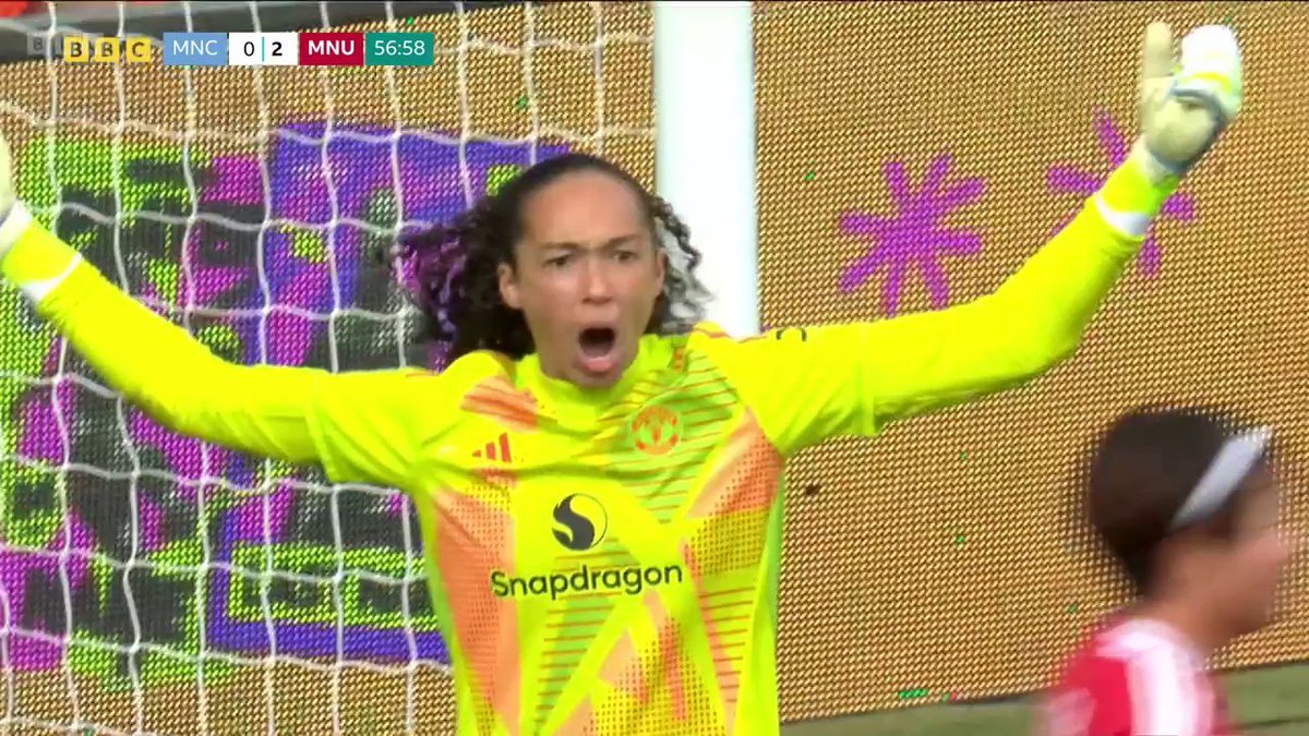 What a save from Phallon Tullis-Joyce! She's kept Man Utd's two-goal lead intact in this FA Cup semi-final 🤯