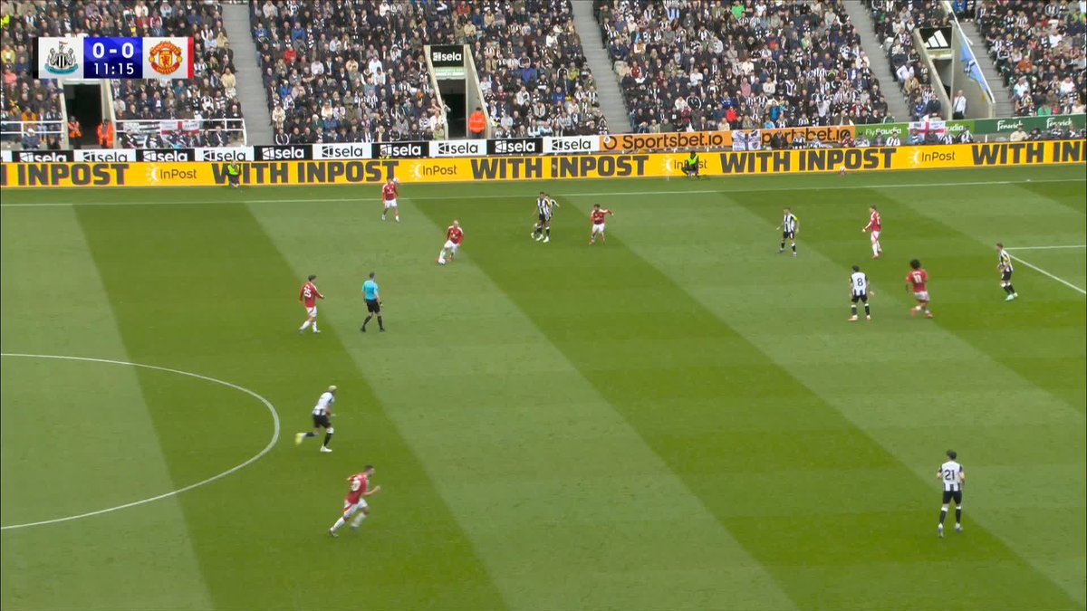 That pass from Joshua Zirzkee in the build-up 🤯 What a goal this could have been! 👏