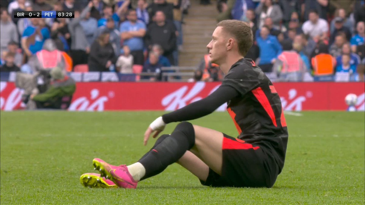 Jay Stansfield has the ball in the Peterborough net but it's chalked off for offside! ❌
