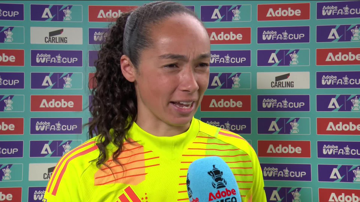 "That's my team right there" ๐คฉ Phallon Tullis-Joyce gives her thoughts on Manchester United Women's performance, and THAT incredible double save ๐งค #AdobeWomensFACup