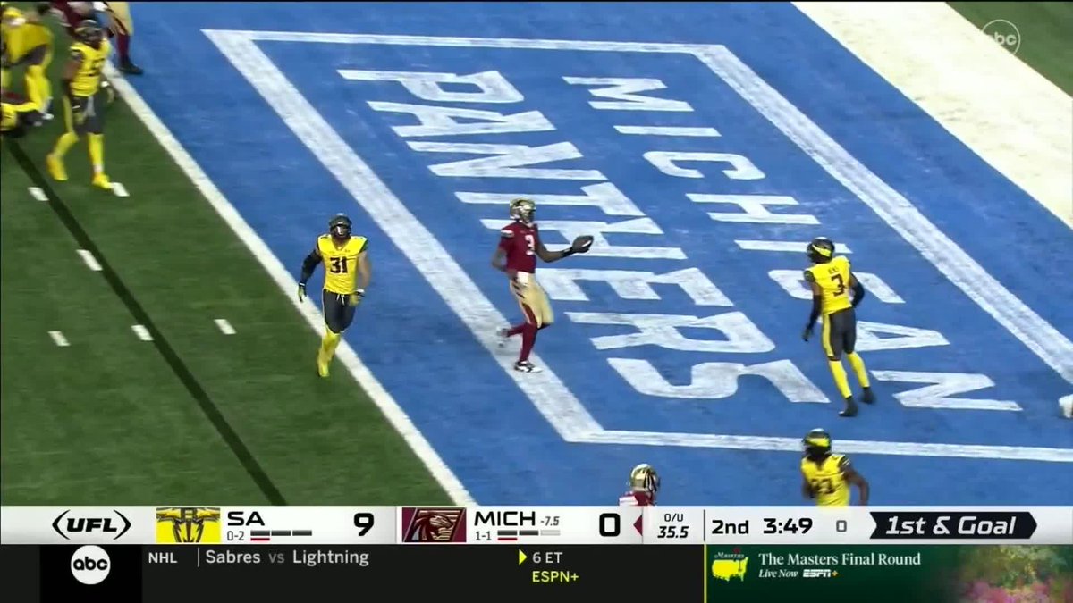 PERKINS WALKS IT IN FOR A PANTHERS TD 🙌