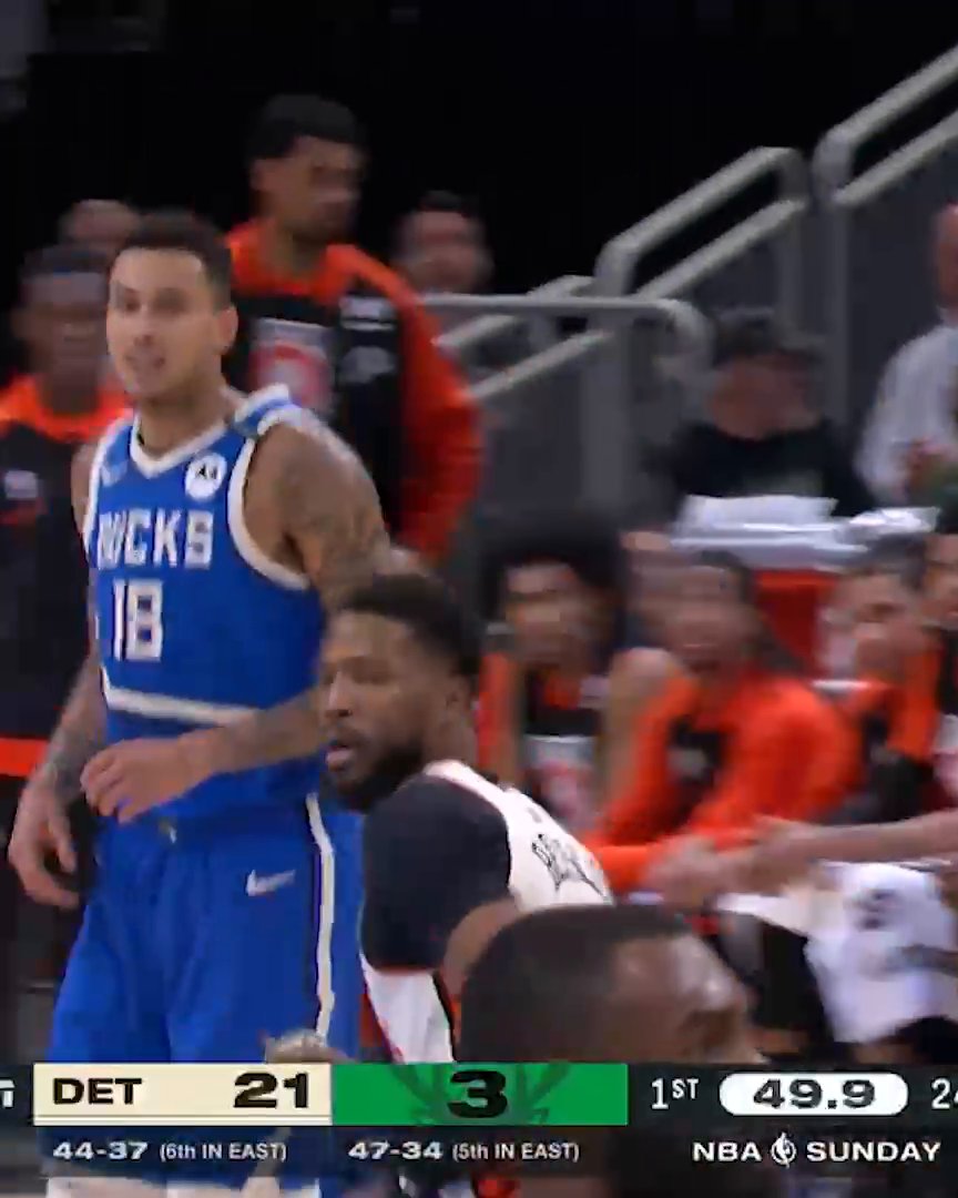 Kyle Kuzma had himself a first half vs. Detroit 🔥 🏀 22 PTS 🏀 5-7 3-PT FG 📺 Pistons-Bucks | ESPN
