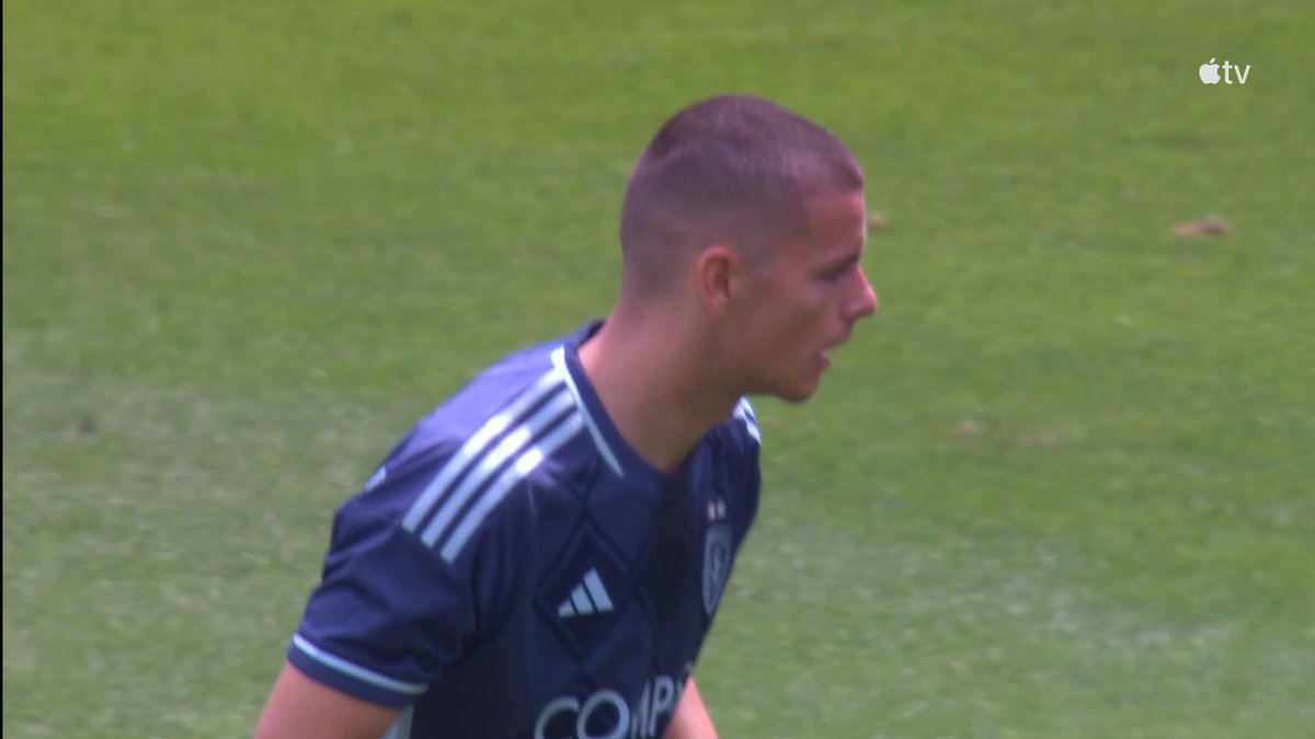 Filthy panenka from Dejan Joveljić 😮‍💨 We're now tied at 2-2. This game >>>