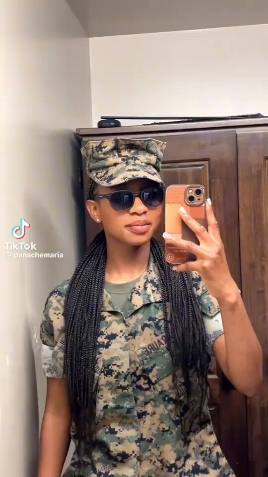 Zimbabwean girl celebrates joining the US Army 🪖🇱🇷🇿🇼