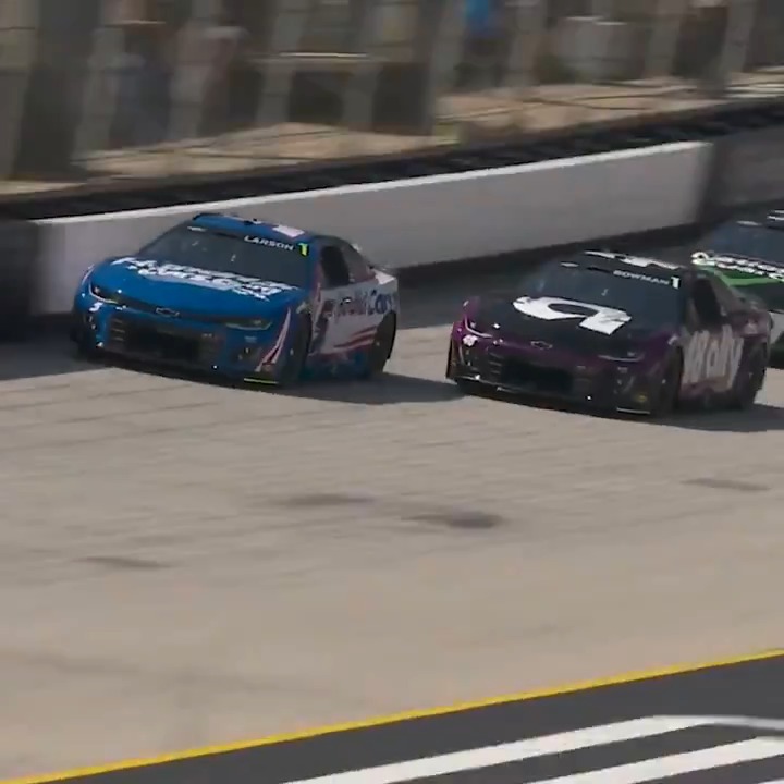 Larson out here doing Larson things. He takes the lead away from Alex Bowman early in Stage 1!