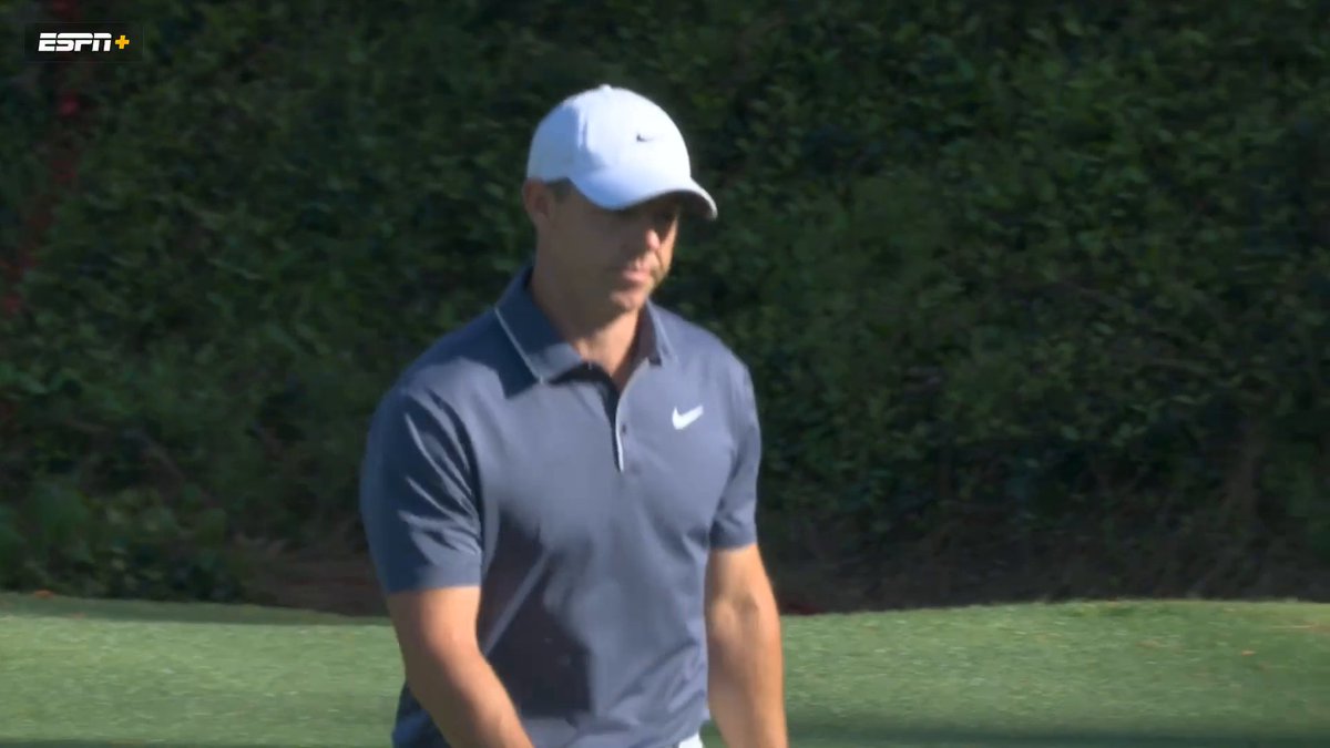 Rory hits his ball in the water and makes a double bogey 😳 He's now tied with Justin Rose at the top of the leaderboard! #themasters
