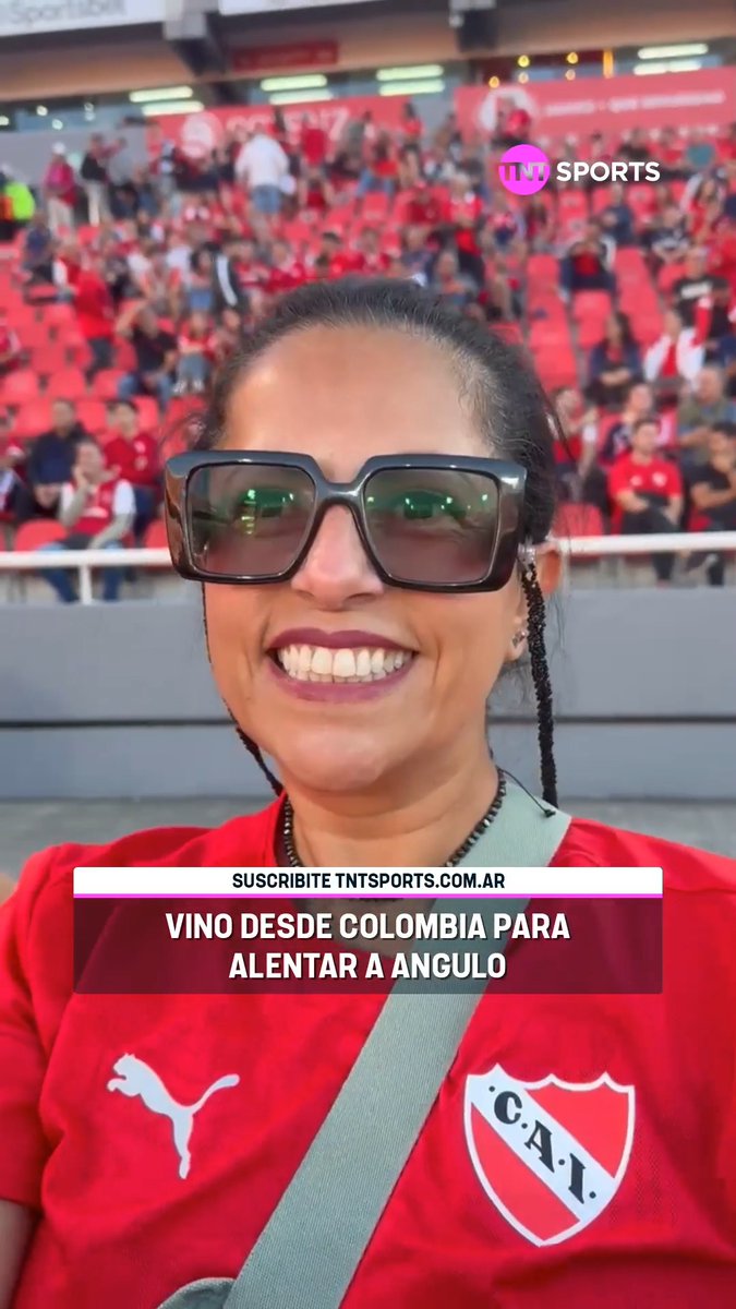 Buscalatanga 🤝 #Independiente Una chica del Bucaramanga fue a alentar al Rojo para verlo en acción a la Pantera Negra Turbo Angulo.