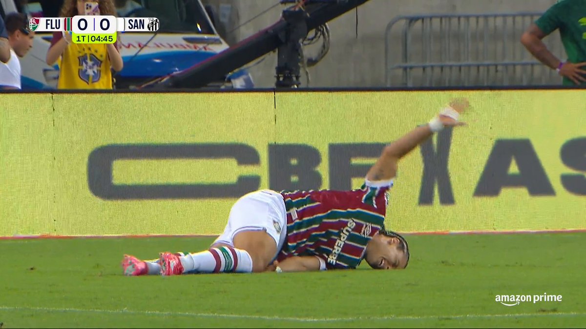Canobbio, do Fluminense, reclamou de pênalti de Leo Godoy, do Santos. Pênalti ou lance normal? 🎥 Prime Video Sport Brasil