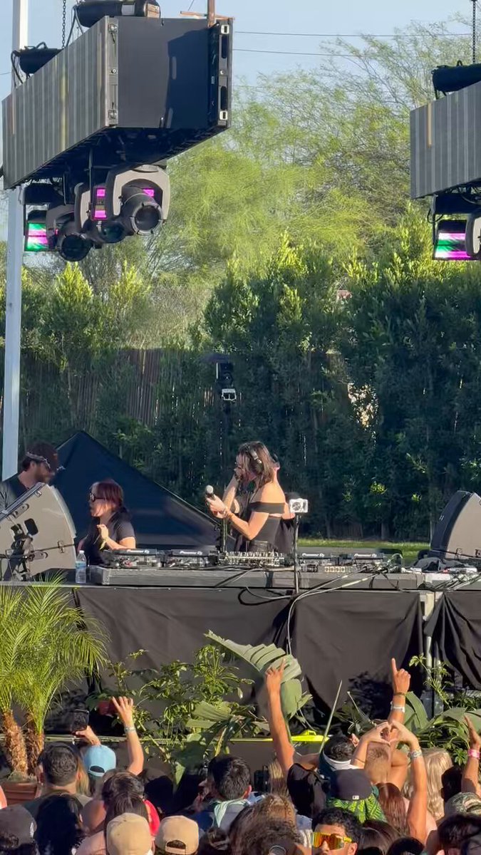 "Now that's what I call Psy Trance" - 💫 SARA LANDRY 💫 Her 4th set during Coachella Weekend 1