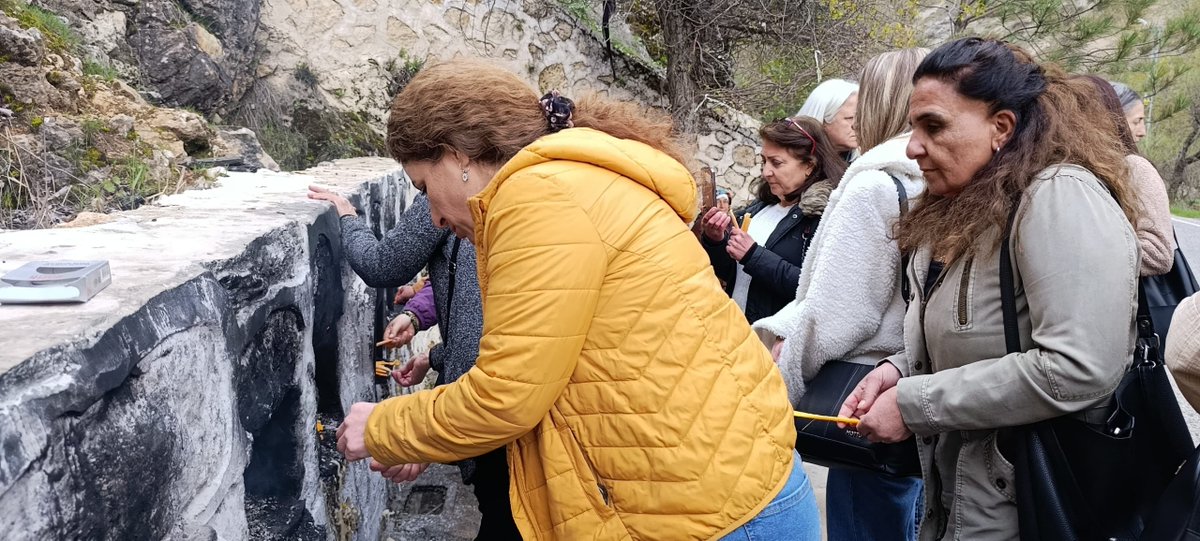 📍#Dersim’de kadınlar, Suriye’deki Alevi Katliamı için Ana Fatma Ziyaretgâhı’nda çerağ uyandırdı. 👇