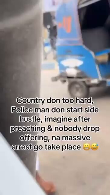 Nigerian police don turn pastor keh ?? APC you do this one o 😭🧎🏻‍♂️‍➡️