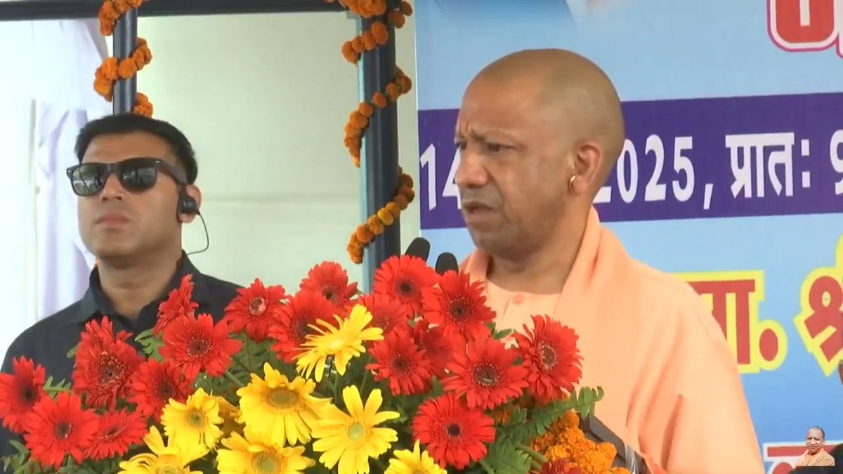 समाजवादी पार्टी कहती थी कि बाबा साहब का स्मारक कहीं भी बनेगा तो हम उसे तोड़ेंगे... लेकिन आज बाबा साहब को सम्मान मिल रहा है, उनके मूल्यों और आदर्शों के प्रति पूरा भारत कृतज्ञता ज्ञापित कर रहा है...