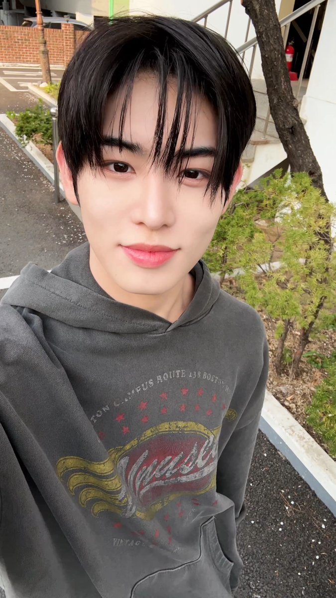𝑾𝒉𝒚 𝒊𝒔 𝒆𝒗𝒆𝒓𝒚𝒃𝒐𝒅𝒚 𝒔𝒐 𝒔𝒆𝒓𝒊𝒐𝒖𝒔? #KickFlip #킥플립 #아마루 #민제 #케이주 #Amaru #Minje #Keiju