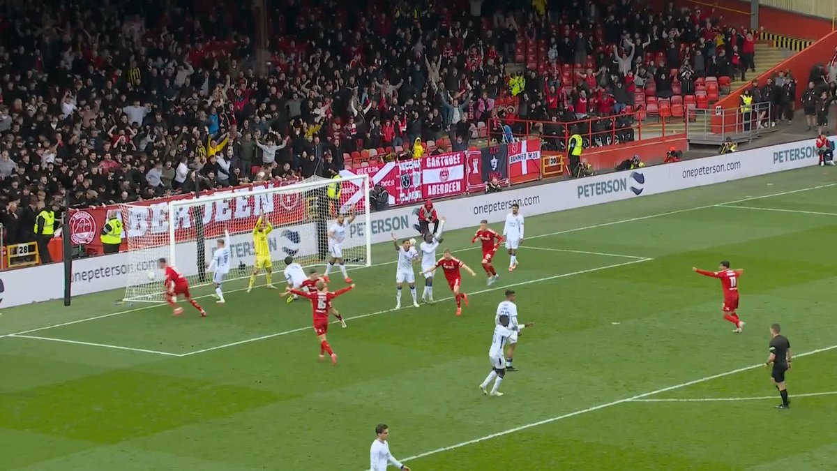 ❌ Rangers' disallowed goal 🖐️ 'Harsh' call on Nisbet handball ⚽️ Extra ball has 'no impact' on Hagi equaliser The Ref Watch team analyse the incident-packed 2-2 draw between Aberdeen and Rangers 🔽