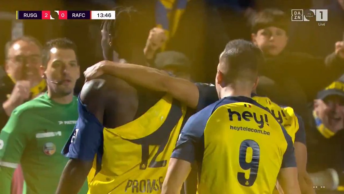 Promise David, küloduna kadar yırtılmasına rağmen gol atmaktan vazgeçmiyor.