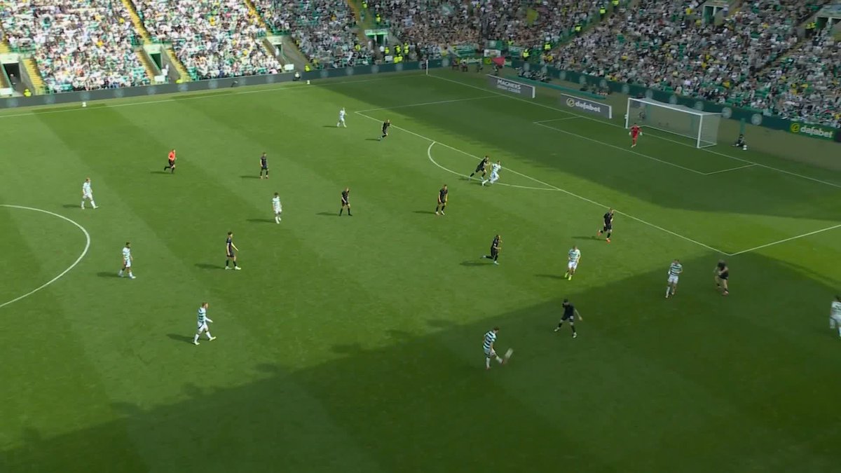 ⚽️ Tight offside call for Idah 🍀 Engels' challenge on Donnelly 'never a red card' On Ref Watch, Dermot Gallagher assessed Celtic's 5-1 win against Kilmarnock 🔽