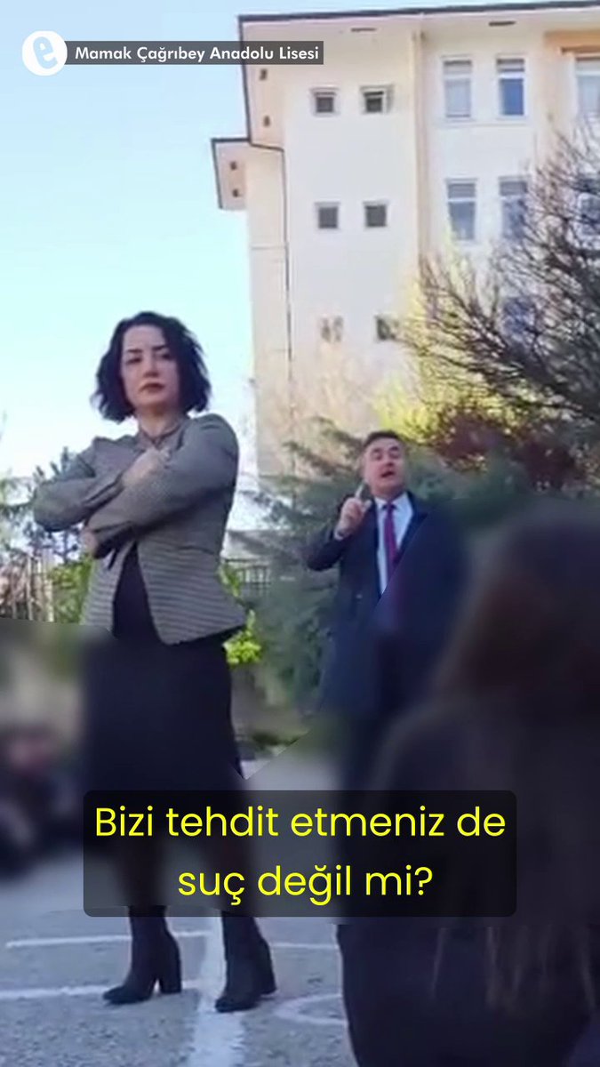 Mamak İlçe Milli Eğitim Müdürü Ahmet Yıldız: - 5 dk içinde sınıflarınıza girdiniz girdiniz, yaptığınız yanlış - 12 senelik emeğinize 3 dakikalık disiplin kurulunda karar vermeye sebep olur Öğrenciler: - Bizi tehdit etmeniz suç değil mi? - Doğrusunu nasıl yapalım? Bize öğretmediniz - #KankaKimseKalkmasın - #LisemeDokunma