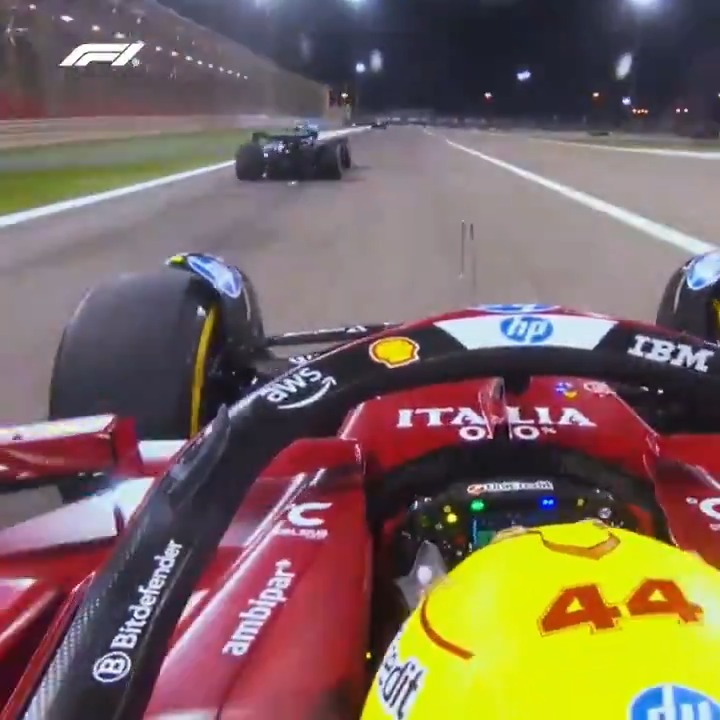 "A couple of places within a couple of corners" 👌 The Ferraris were flying at the middle stage of the race 🔥 #F1 #BahrainGP