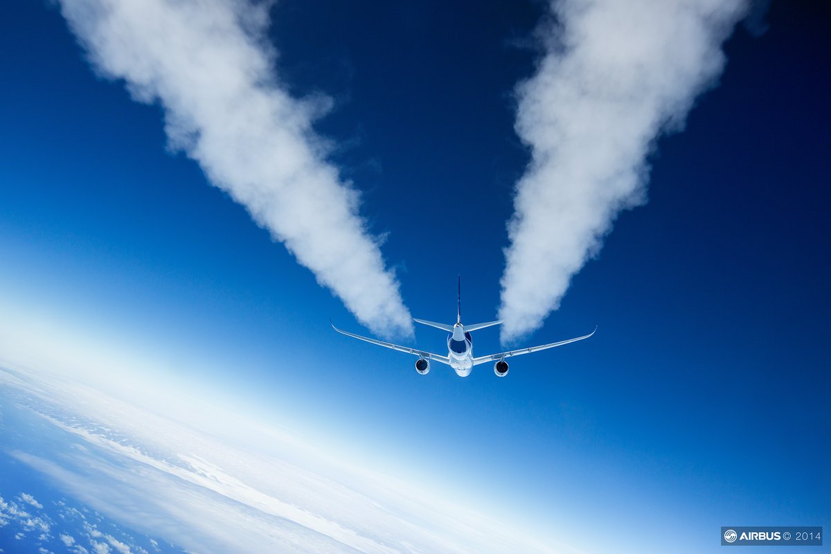 Ever wonder about those white lines in the sky? ☁️ They're #contrails, and they can have a warming effect on the environment. ✈️ Operational mitigation and the use of #SAF can help reduce their formation. Learn more ➡️