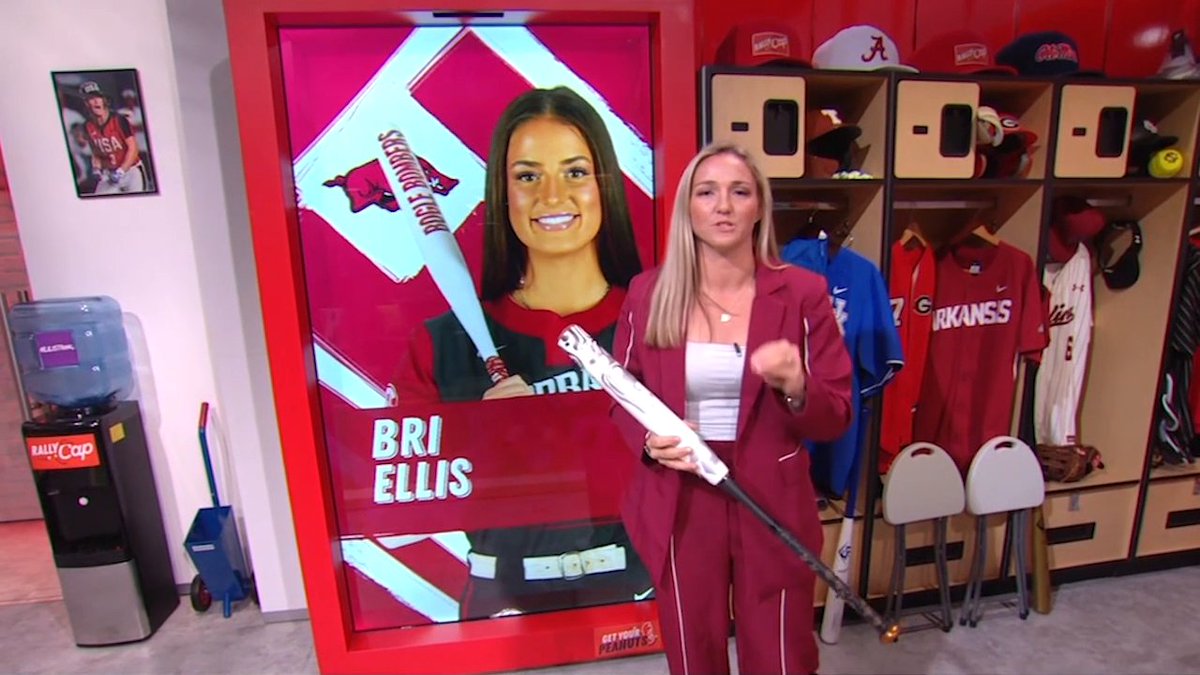 "You are looking at the best hitter in college softball right now." Haylie McCleney breaks down what makes Arkansas Softball's Bri Ellis so special 👏