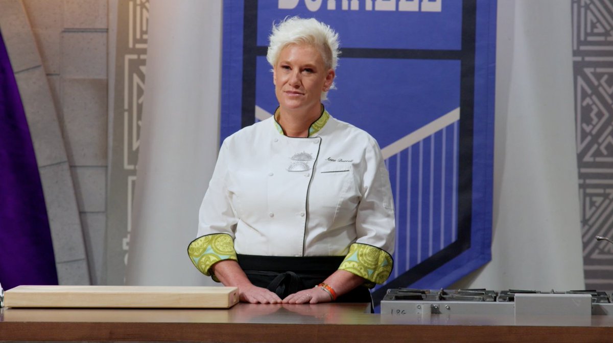 There must always be five contenders in the #HouseOfKnives arena. Don't miss an all-new episode, Tuesday @ 9|8c 🔪