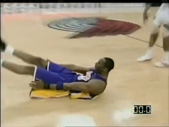 21 YEARS AGO TODAY 🐍 Kobe forced OT with a ridiculous three over Ruben Patterson aka "The Kobe stopper" Kobe then hit another ridiculous buzzer-beating 3 to win the game in double OT!! After the game, Patterson asked Kobe for his shoes