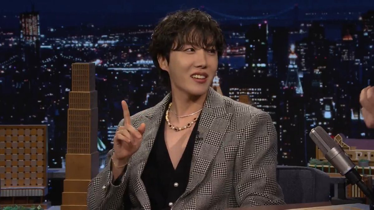 .BTS_official’s j-hope reveals his ᶠᵃⁿ In-N-Out Burgers order 🤣 #jhopeOnFallon #FallonTonight