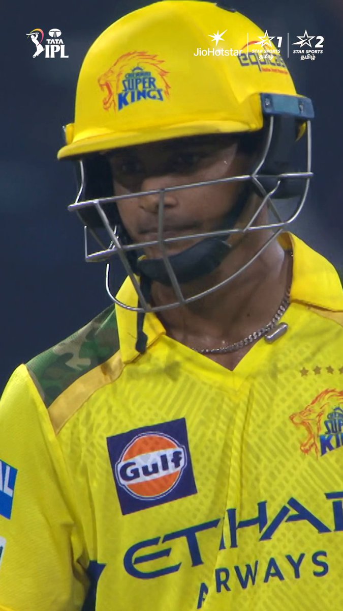 CSK playing like LSG tonight? 👀 👀 Where did this Rasheed come from? If he can bat like this, why was he warming the bench ? 🤔🤔