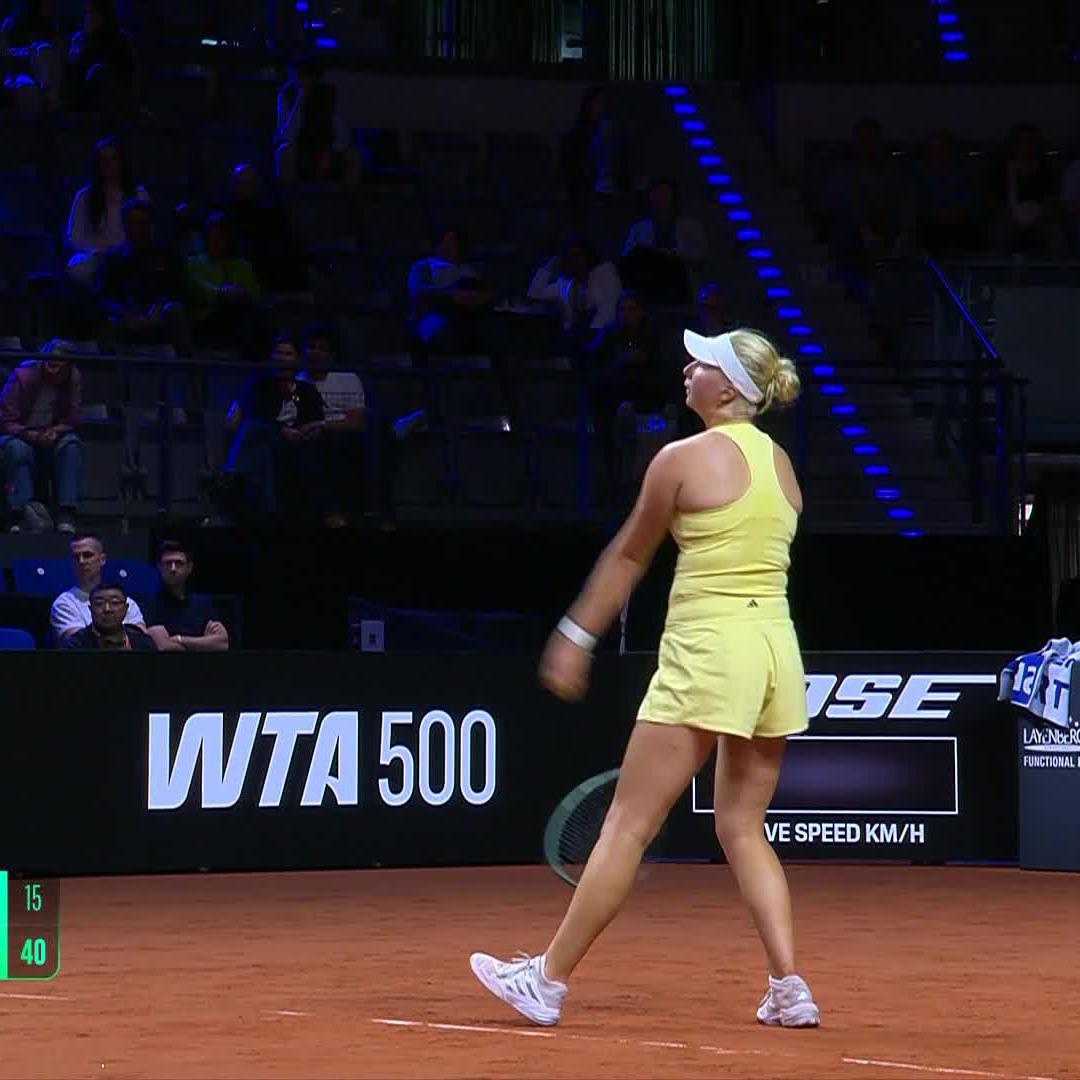Striking first ⚡️ Clara Tauson clinches the opening set 6-2 over Potapova in 38 minutes! #PorscheTennis