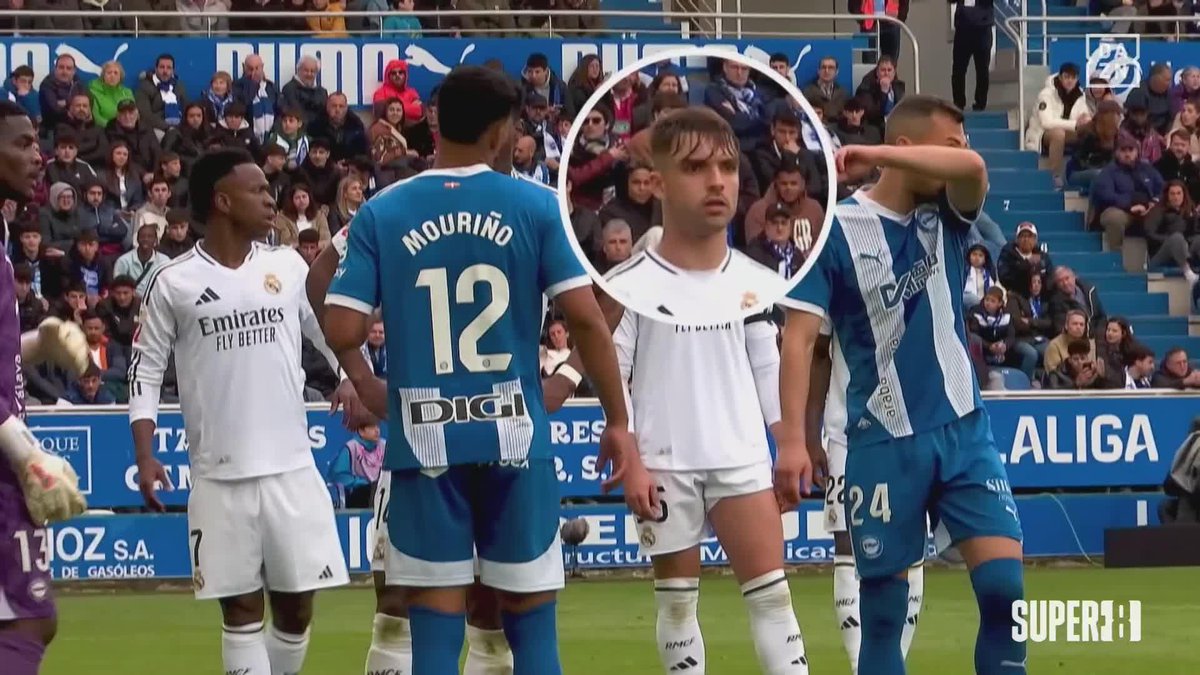 Los cánticos en Vitoria contra Raúl Asencio. La reacción del central del Real Madrid. #Super8