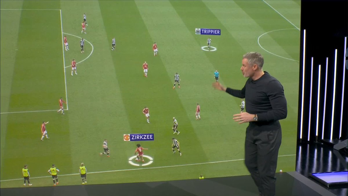"What is going on there, I'll never know" 😵💫 Jamie Carragher analyses Manchester United's defending against Newcastle.