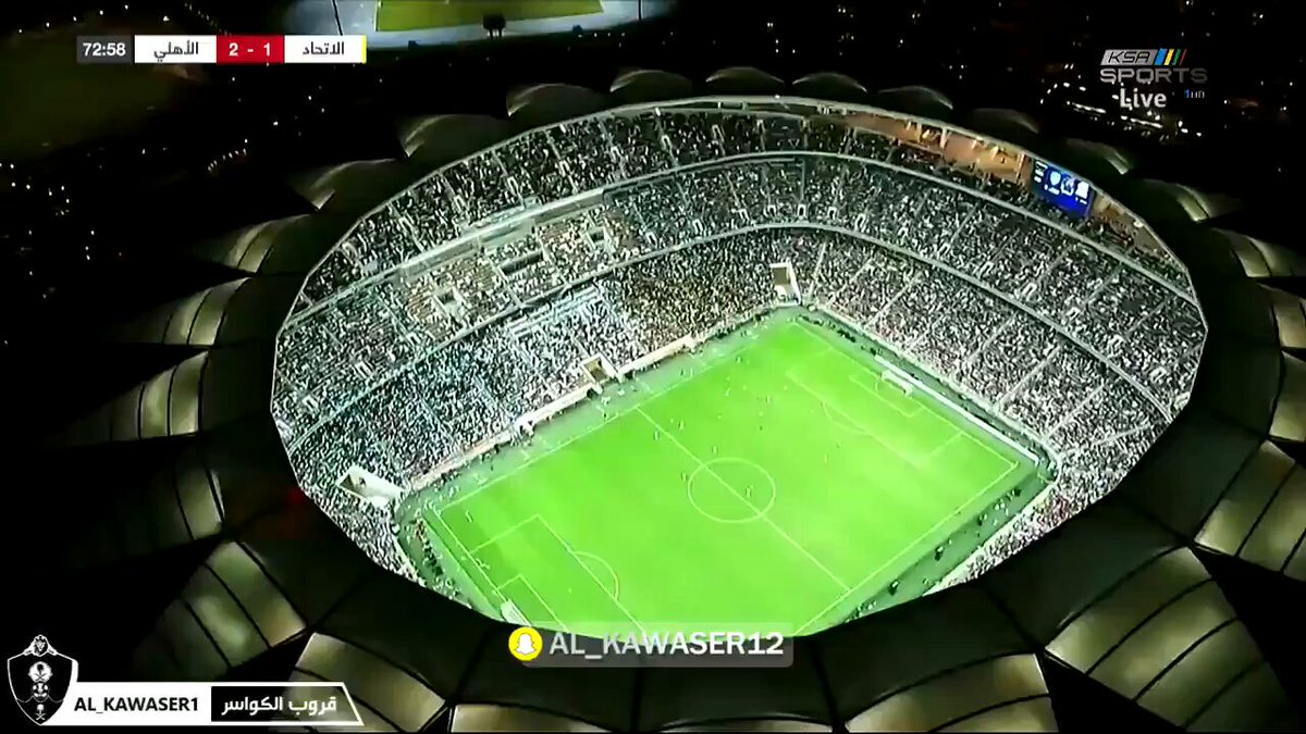 • في حال انك ماشفت اقوى مقطع جماهيري ! تعال شوف ذا المقطع .. اكتساح بالطول والعرض ! من جمهور النادي #الاهلي اصحاب الـ30٪ فقط ! امام جمهور نادي #الاتحاد اصحاب الـ70٪ ! مقطع تاريخي من اكتساح جمهور الاهلي في الملعب و في المدرجات ياساتر يالطررررب 😨🔥🔥