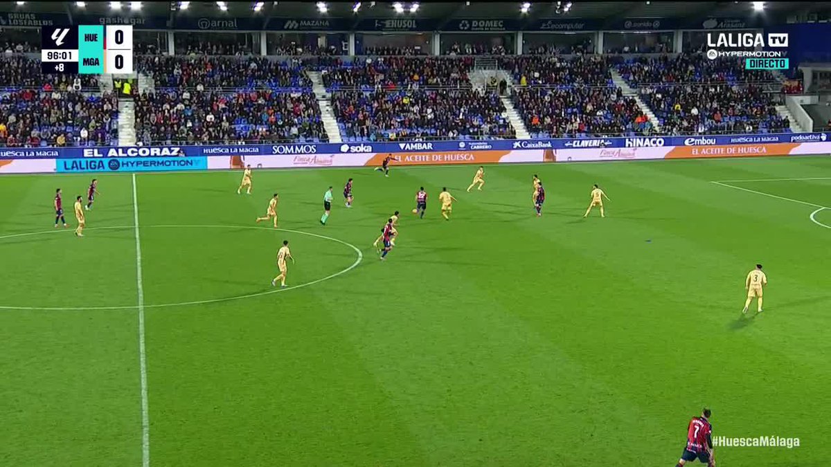 No te pido que me lo superes, ni que lo iguales, porque es insuperable 😍 El fútbol de salón de la SD Huesca para llevarse los tres puntos en el minuto 96... Y SEGUIR EN LA PELEA POR LOS PLAY-OFF 🔥 #LALIGAHYPERMOTION