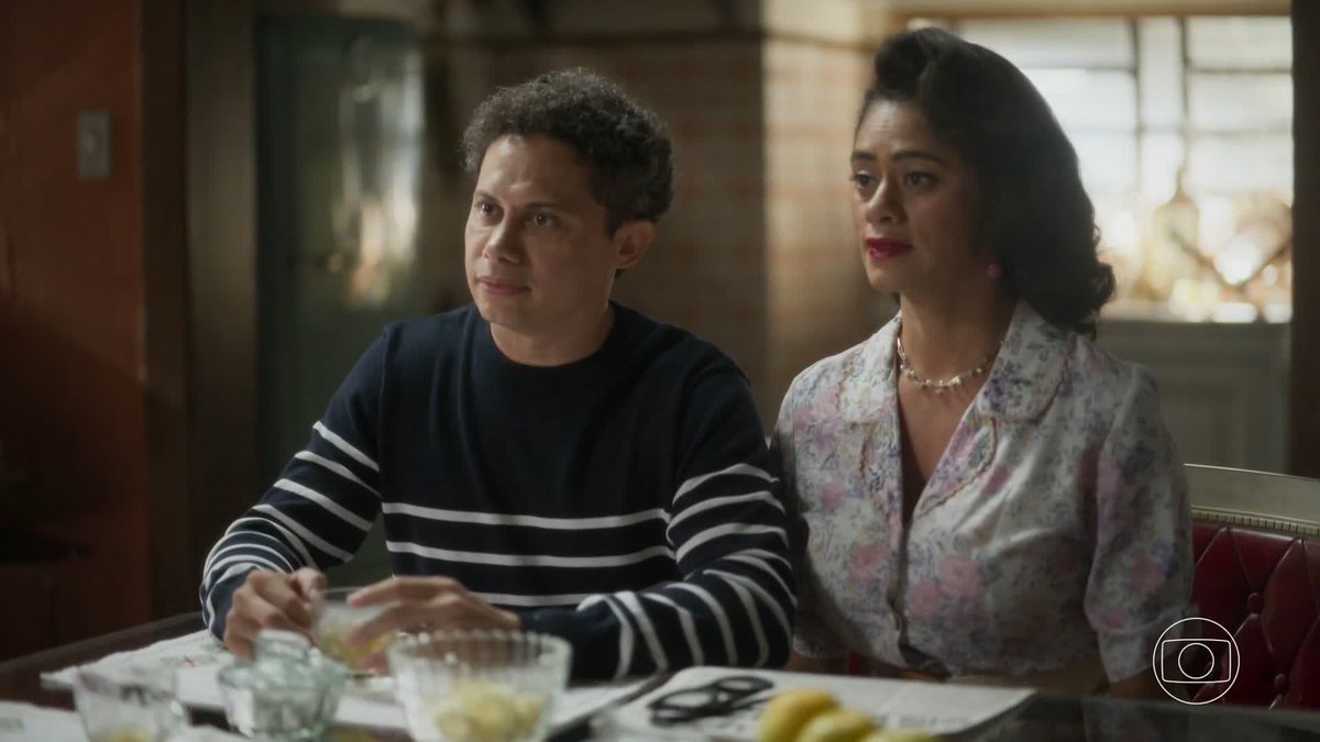 "O que acha de viajar o Brasil em uma turnê como Verônica Queen?" A Bispa vai tirar todos os gays da novela. Agora só falta matar o Guto atropelado por um bonde. #Garotadomomento