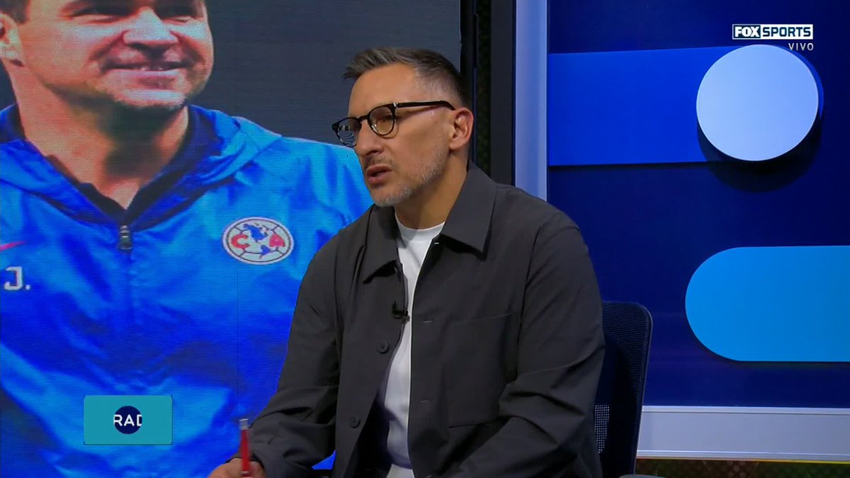 "MESSI HIZO MUY FELIZ A MI ESPOSA Y MI HIJA" 🤩 Christian chaco Gimenez platicó sobre el convivio que tuvo con Lionel Messi. Solo falta el encuentro entre Santi Gimenez y Messi "FUE ALGO MUY PADRE LO QUE VIVIMOS" 🔥 #FSRadioMX
