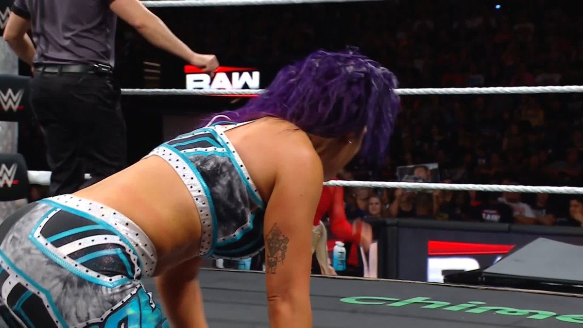 They've got that #WrestleMania energy already! 👏 #WWERaw
