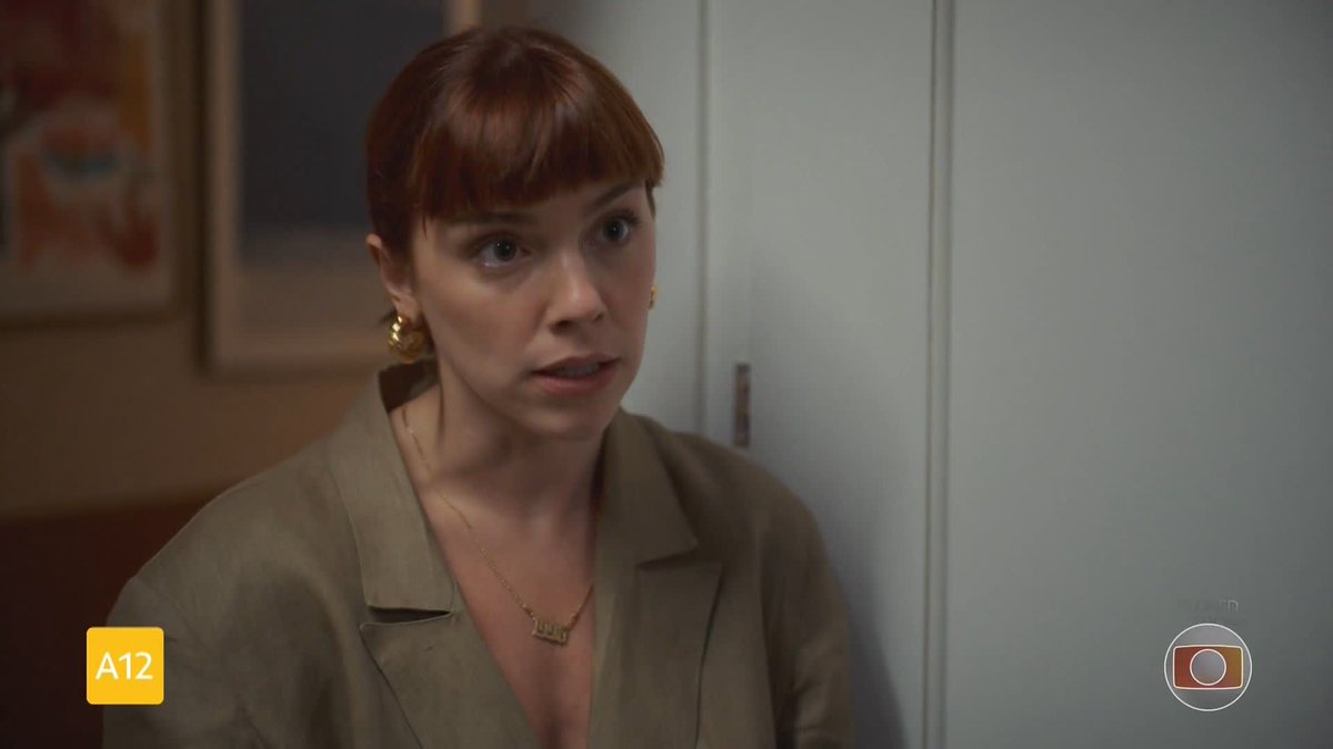 "Voce entrou aqui por causa de uma barata?" (Solange) "É, essa aqui, ó." (Afonso) #Valetudo
