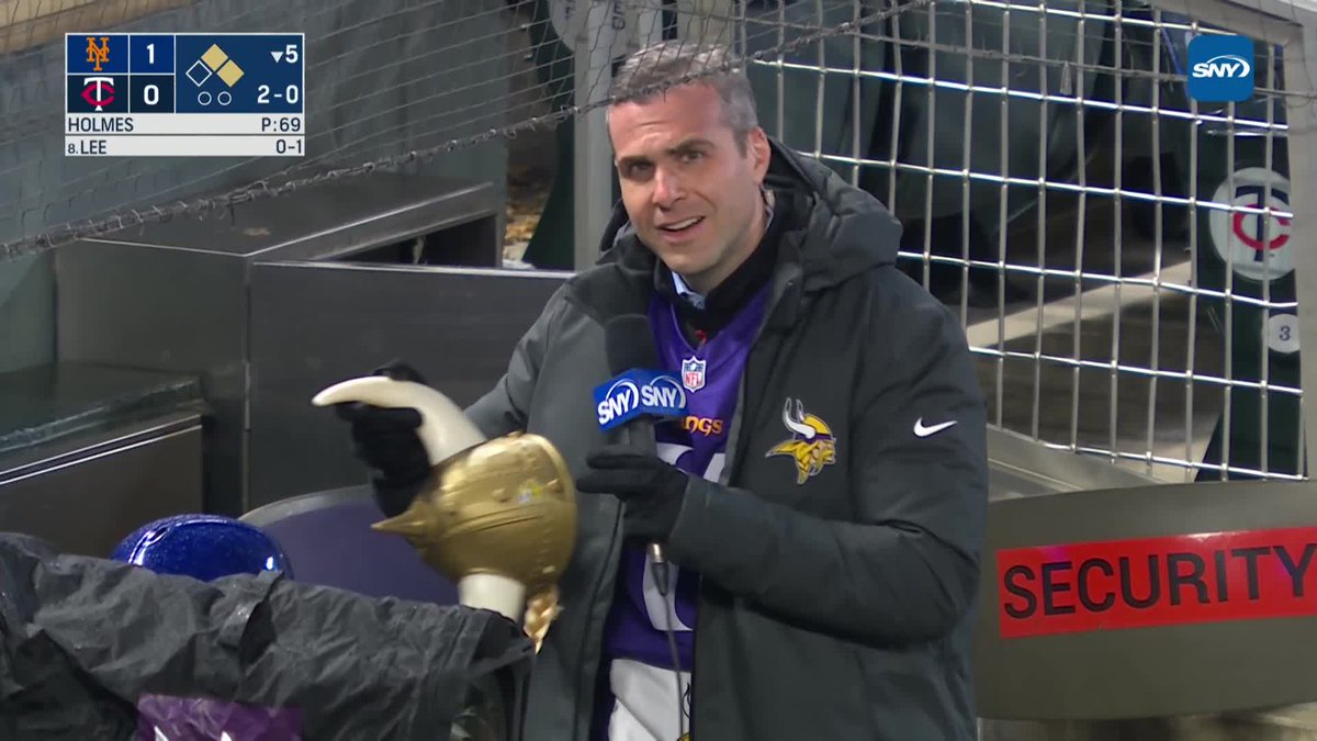 .Steve Gelbs looks good in the Viking hat 😂