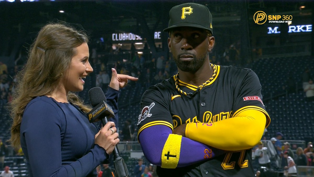 Cutch on tonight's lucky necklaces ⬇️🤣 "I used to ball out with 'em back in the day, so, might as well give it to the whole team... we put ten runs up on the field. It's not a coincidence." Hannah Mears | #LetsGoBucs