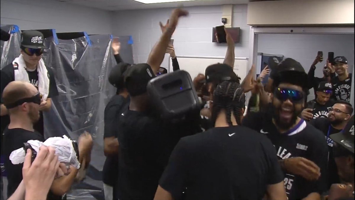 champagne showers ๐พ