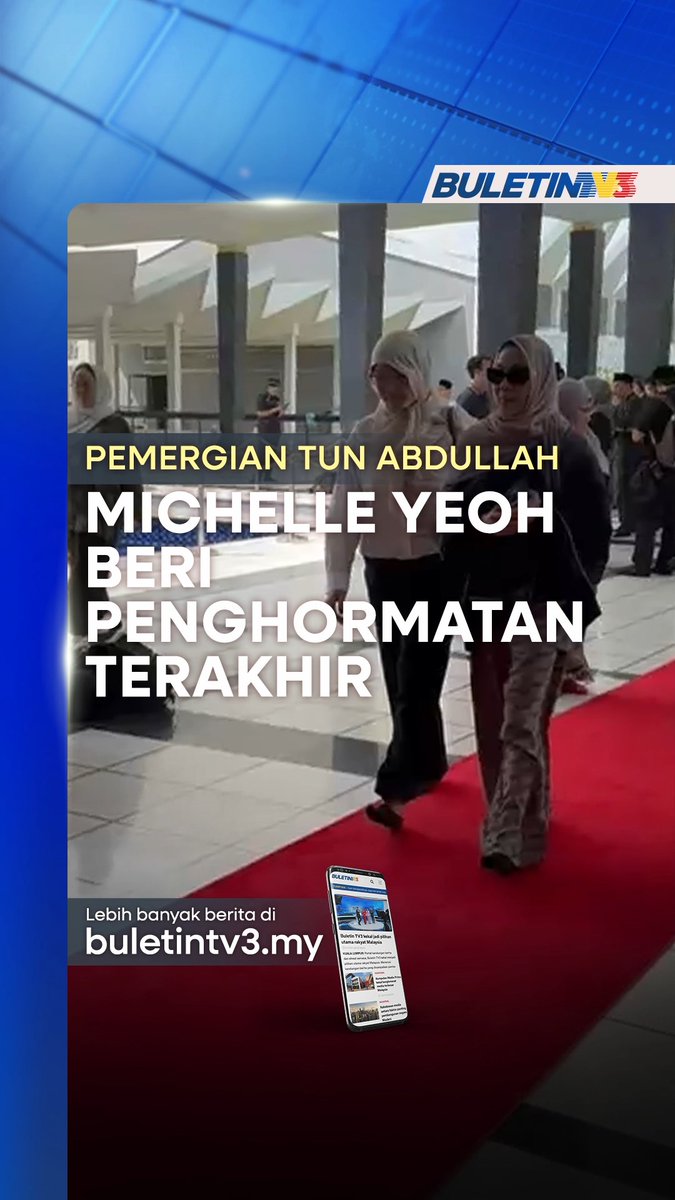 Aktres terkenal, Tan Sri Michelle Yeoh hadir sekitar jam 11.15 pagi tadi untuk memberikan penghormatan terakhir kepada Allahyarham Tun Abdullah Ahmad Badawi di Dewan Solat Utama, Masjid Negara. #BuletinTV3 #PakLah #PM5 #AlFatihah #PerginyaTunAbdullah #TunAbdullahAhmadBadawi