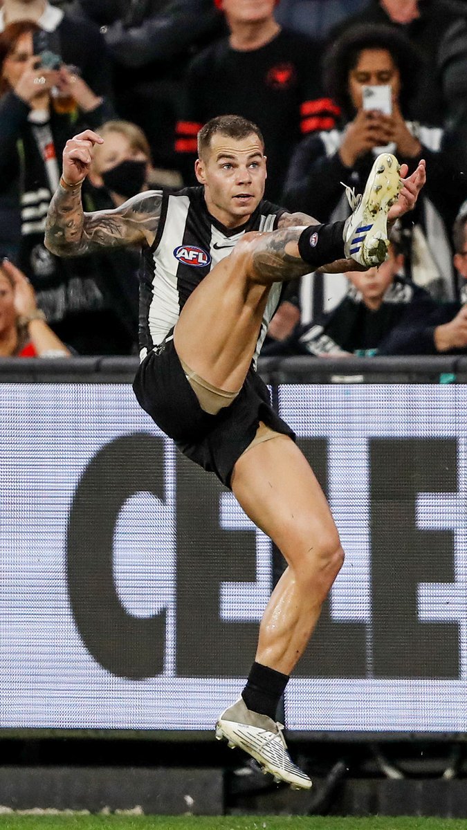 One of the happiest moments in Collingwood history. All thanks to our 200 gamer, Jamie Elliott 🥰 #Elliott200